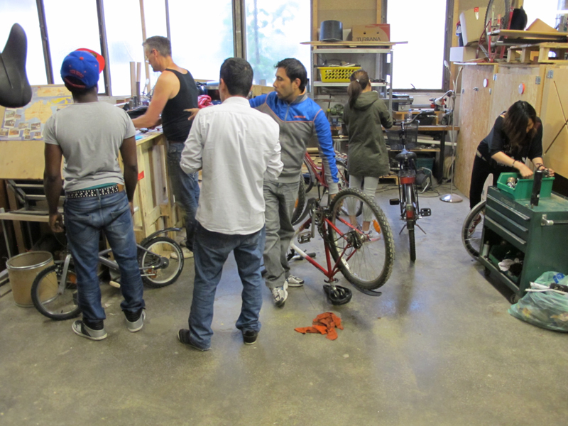 Alle-am-arbeiten-600